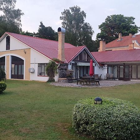 Villa Leonardo Ventspils Exteriör bild