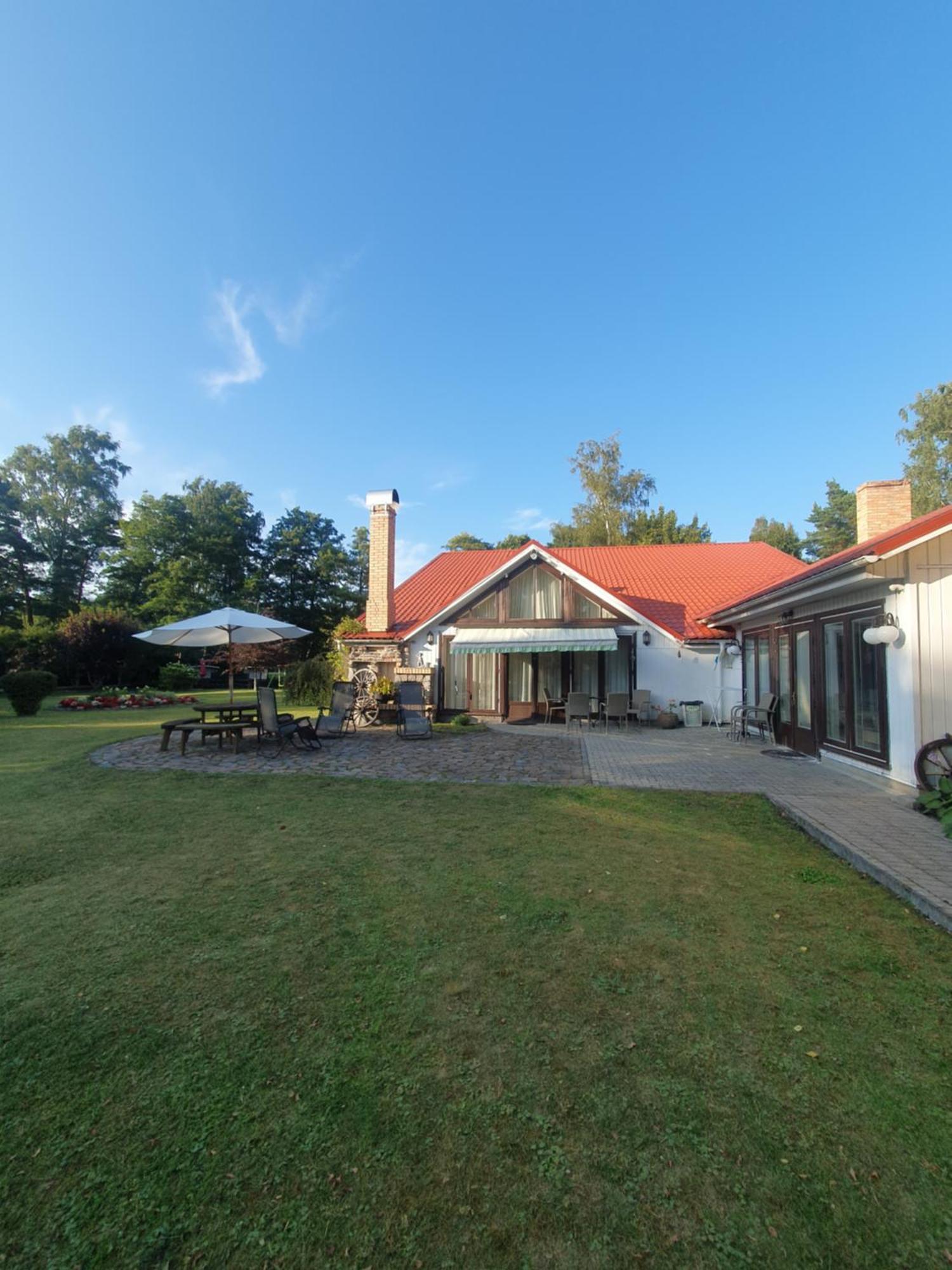 Villa Leonardo Ventspils Exteriör bild