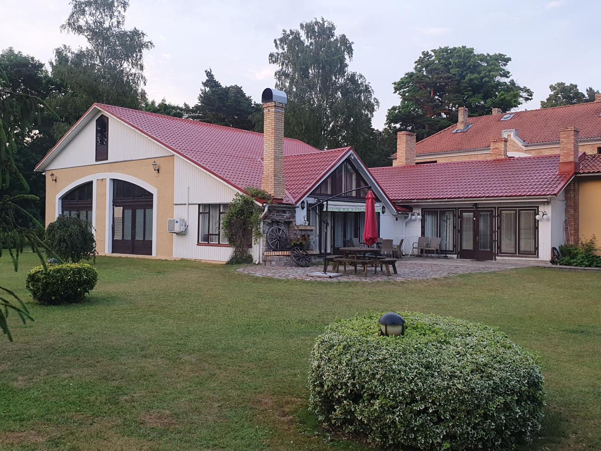 Villa Leonardo Ventspils Exteriör bild