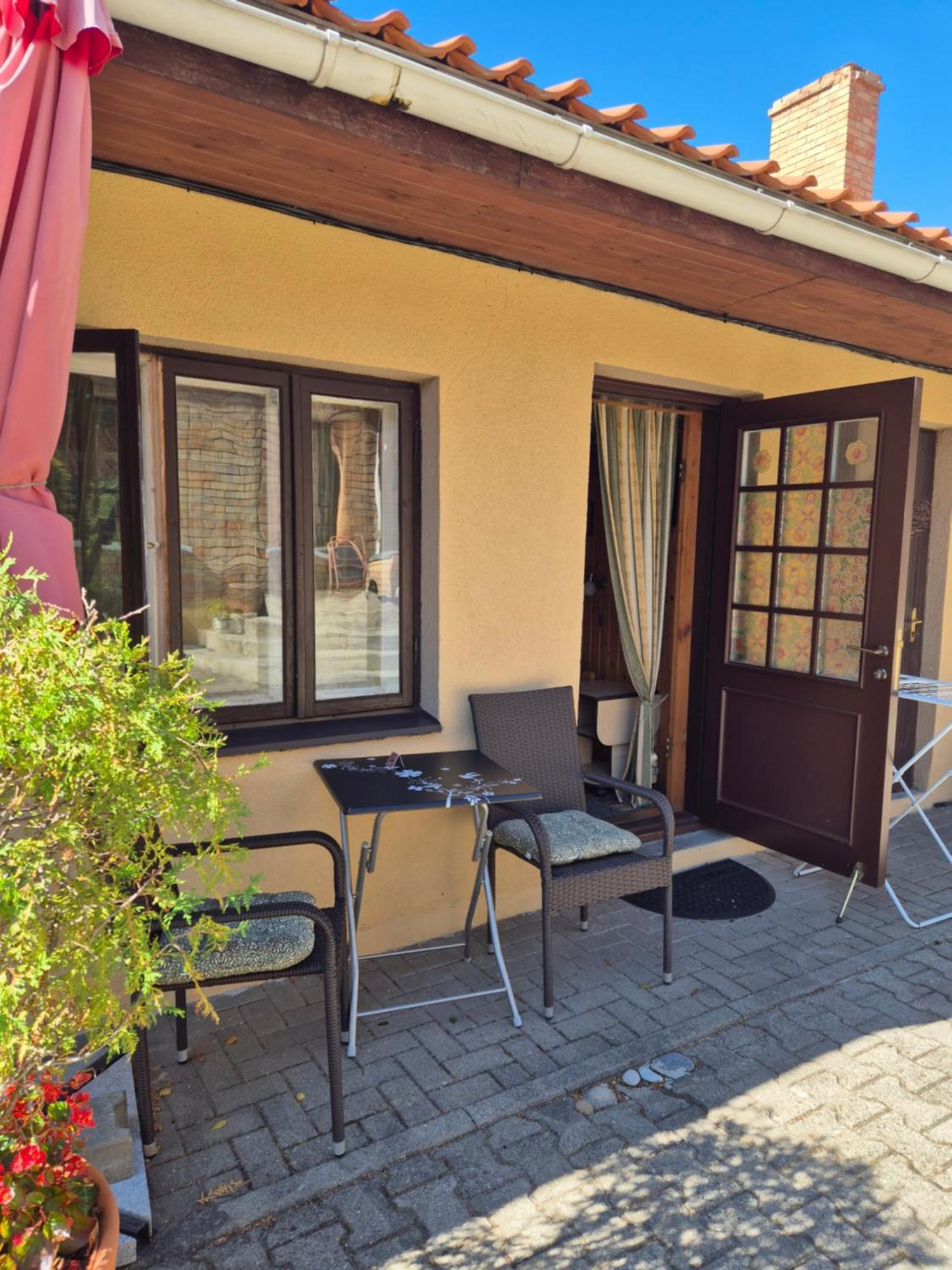 Villa Leonardo Ventspils Exteriör bild