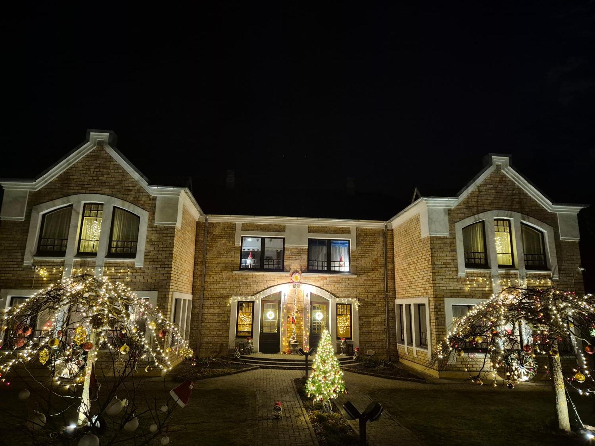 Villa Leonardo Ventspils Exteriör bild