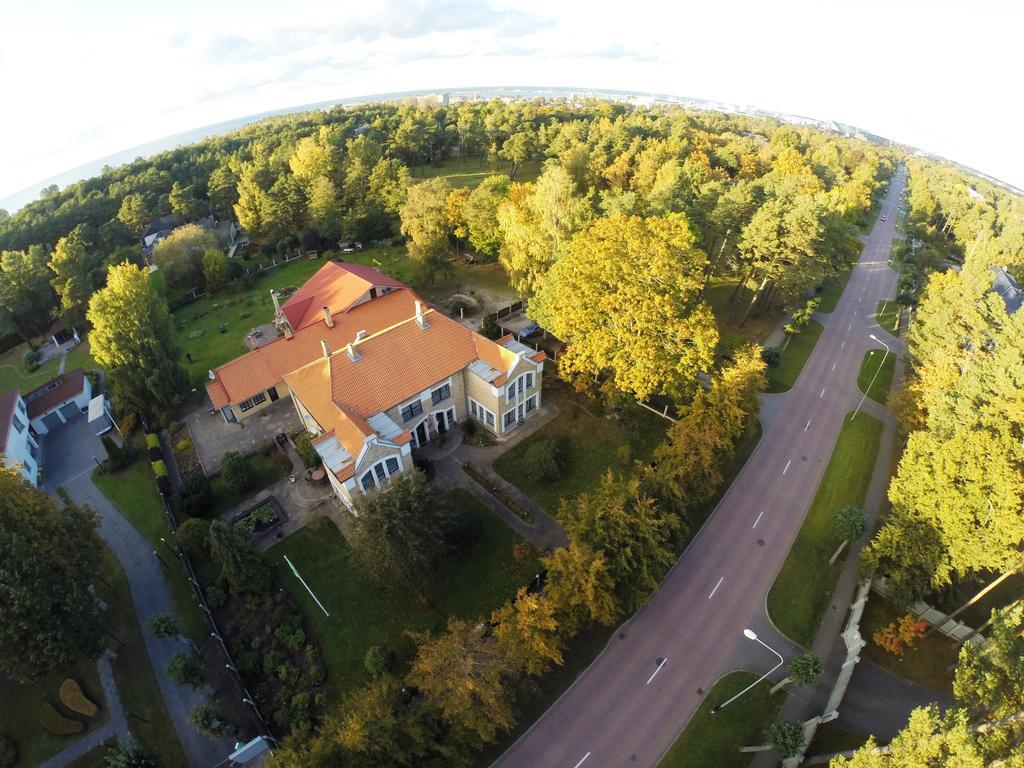 Villa Leonardo Ventspils Exteriör bild