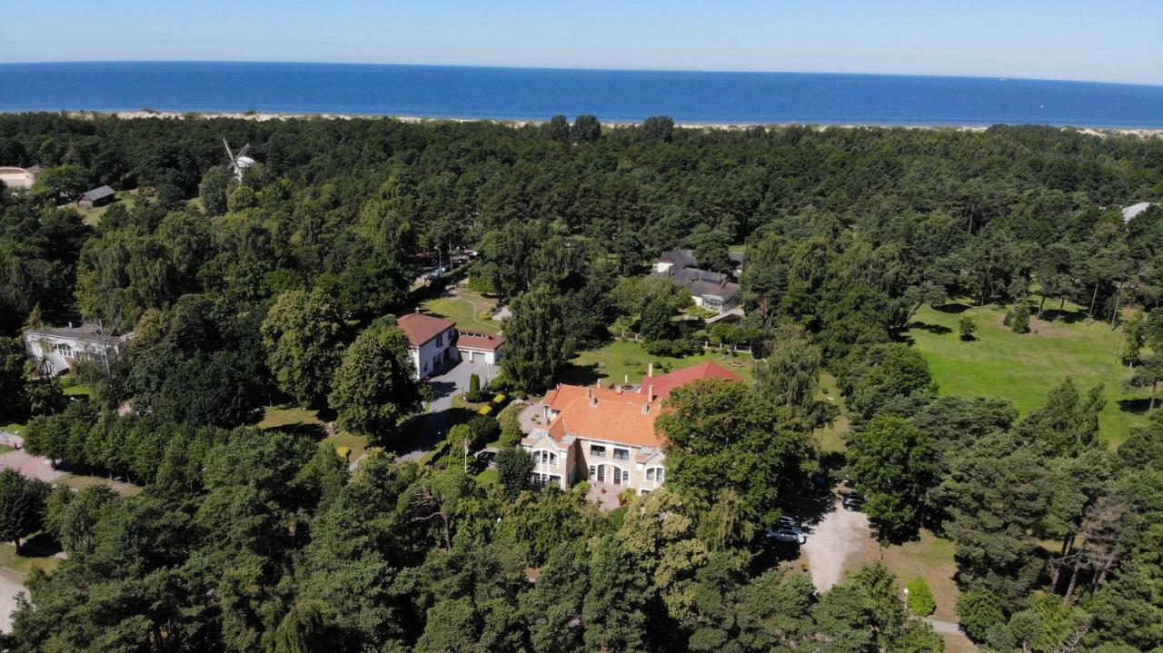 Villa Leonardo Ventspils Exteriör bild