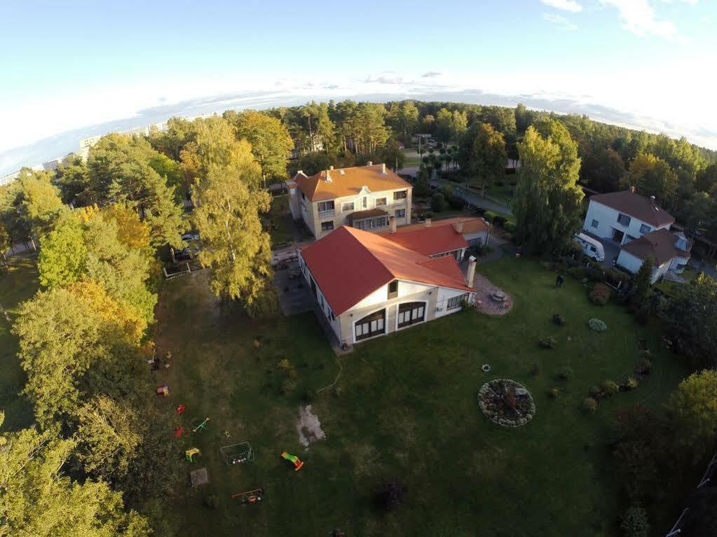 Villa Leonardo Ventspils Exteriör bild